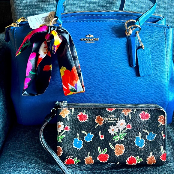 Coach Handbags - Coach Purse with Wallet